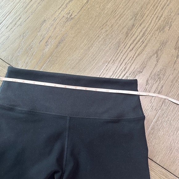 ALO Yoga Black Shorts Size Medium - Picture 7 of 9